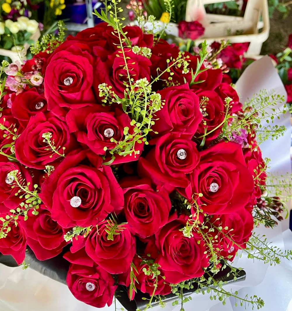 Virginia's Super Stunning 50 Luxury Red Roses Product Image
